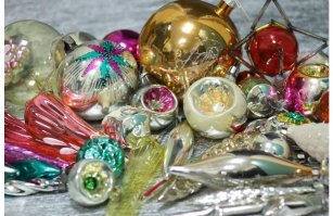 бездушный пластик, пусть и безопасный. Только стеклянные игрушки