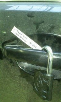 Здесь он как бы не закрыт ... Кто фото делал ?