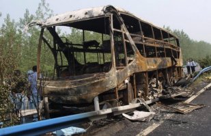 В Британии двухэтажный автобус превратился в ночлежку для бездомных