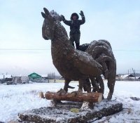 Вот, универсальный памятник, раскрывающий внутреннюю и внешнюю сущность каждого из кандидатов: