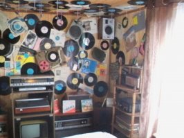 у нас на даче, в гостевом домике -