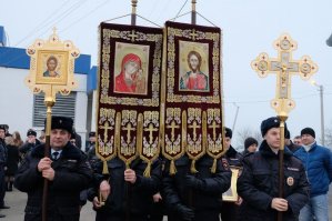 У патриарха кирилла спросили:
- В чем причина падения ракеты-носителя?
- А крестный ход проводили? 
- Проводили.
- А три раза вокруг ракеты проходили?
- Да, именно три.
- Ммм... Ну, тогда я не знаю...