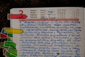 6:20 Нагорные разбудили меня   мы должны увидеть Мутко сегодня. Я плавал в бассейне   вода ледяная ... Я позавтракал, рано пришел на работу   получил все материалы для Мутко  ,   писал Роддченков 3 февраля. Позже в тот же день он написал, что встречался с министр спорта Виталий Мутко и его заместитель в офисе Мутко в Сочи.  Мы рассмотрели все вопросы. Он хочет сохранить Сочи в качестве резервного объекта. Это новость для меня  ,   писал Роддченков, подробно рассказывая о своих разговорах с международными химиками, и дал ему бутылку виски Glenmorangie, один британский химик Дэвид Коуэн.
 6:30 я принял душ, курил, приготовился, позавтракал горячим зерном и сыром фермера ,   писал Родченков 17 февраля. В тот день он представил в медицинскую комиссию Международного олимпийского комитета, после чего он проинформировал министра спорта и заместителя министра.  Нагорные и Мутко ждали меня ,   писал он, отметив, что обедают вместе.  Мне дали второй обед в течение трех часов! Суп из сибаса и суп из баранины. Я закончил виноград Мутко, пошел пешком к контрольно-пропускному пункту   16.  В тот день женская сборная России по хоккею была ликвидирована.  Я работал в ночную смену,   писал Роддченков, имея в виду переключение мочи на ночь.  Я почему-то почувствовал возбуждение. Вернулся в 5 утра и спал до 8 утра. 
Это единственные доказательства.
Один вопрос только - кто из вас ведет подробный дневник своей жизни?