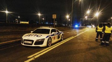 Не то, что в России. У нас всё строго, ничего лишнего.