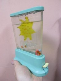 а еще настольная игра "рыбалка" Удочка с магнитиком, надо было бумажные рыбки выуживать)))