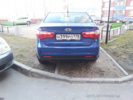 В свое время фоткал наших о.х.у.е.в.ш.и.х, теперь так не ставят. Фотки в местную администрацию кидал. Вокруг дома вагон парковочных мест, не помню ни дня, чтобы не смог запарковаться дальше 200 метров от дома