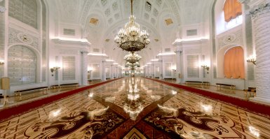 Автору нужно отличать Колонный зал Дома Союзов от Георгиевского зала....