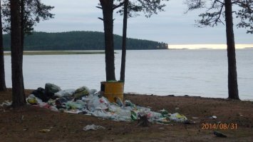 Значит, говорите, у нас в России большой туристический потенциал? Вот смотрите, как этот потенциал в красивейшей Карелии используется, и его последствия. Удавил бы гадов. Каждое замечание этим быдло-туристам, гарантированный скандал переходящий в драки.