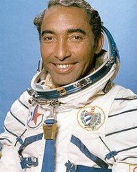 Точно! Маловато за него тогда рассказывали, что ли... Мне запомнился загоревший такой латинос - само собой, кубинец же ж! )