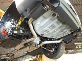 Задняя подвеска, конкретно хелкета, тормозилки там перед 6pot brembo, зад 4pot brembo. Херовый из тебя иксперд.