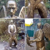 Эмануэля Сантоса? Готов поспорить, что это псевдоним астраханца Виктора Кропачева. Он еще недавно памятник Путина сделал