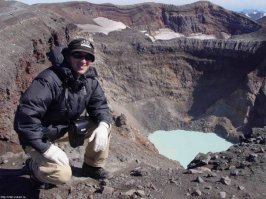 Кальдера вулкана Горелый, Камчатка, Россия 
а мне удалось побывать на Камчатке. и на Горелый разил пару раз. я на фоне одного из кратеров Горелого