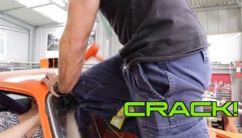 Один раз помогла женщина, и он разбил стекло