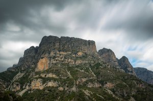 А еще есть такая красота - Vikos Gorge та же Греция. Не реально собрать все красивые горы, а их очень много и в 25 фото никак не вложится. Я бы понял, если бы было хотя бы 250.