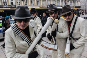 Раньше были британские ученые, сейчас Голландские.