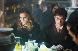 Да их там целая банда орудует.
По телевизору показывали уже.