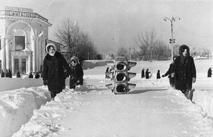 Где-то на юге. Южно-Сахалинск. На одной широте с Одессой, севернее Краснодара на 1,5градуса или около 170км.