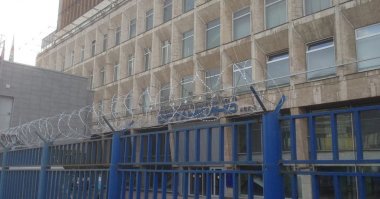 Меня давно уже подмывает прийти к Останкинскому телецентру и забросать его телевизорами... Чтобы эти УРОДЫ, идя на работу в свой ГАДЮШНИК старались не споткнутся о свой зомбоящики...
