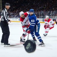 За секунду до чего? Там стекло.