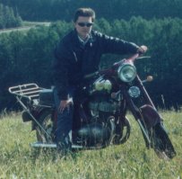 вообще, эта штука и сама особо не стареет, если не запускать.. правда, у меня переднее колесо на дороге развалилось на 2 части однажды.. хорошо, дед давным давно купил новые колеса)) пролежали лет 30)))