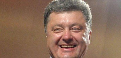 Ну на сестру Порошенка точно похожа.