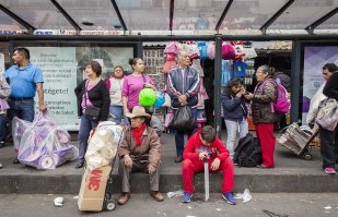 Я конечно сильно извиняюсь, но зачем мужику коробка 3М-овской изоленты?