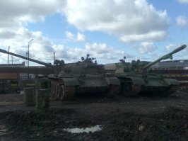 ответ не военного, но гражданского)
я служил срочную на 55-ках разных модификаций и полюбил эту достаточно безотказную машину.