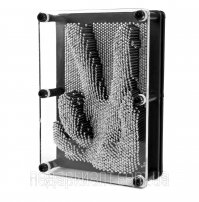 Так же, как Kinect камера в Xbox. 

ничего необычного, а потом обработанное 3D изображение передается на штырьки. По сути, аналогично этому )