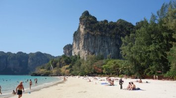 Краби очень красивое место.  2 раза там отдыхал. Остров Пода, Остров Хонг, пляжи Рейли, Прананг. Такая красота...