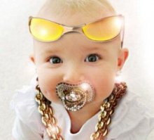 Быдло-мамашу накажет быдло-отпрыск, несмотря на то, что она уже наказана природой. 
А автору сего опуса искусство художественного вымысла никак не даётся. Много нестыковок.