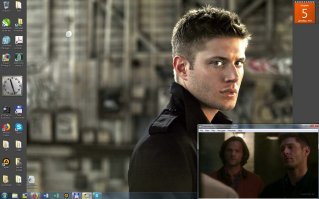 Плюс за Суперов. )))
Скрин моего рабочего стола прям сейчас: 6 лет одна и та же заставка, а в правом  нижнем углу - свежая серия SPN.