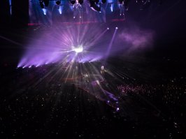 Был на концерте Quenn в Каунасе 17 ноября сего года. Новый солист, конечно не Фреди, но зал на 25000 завел.