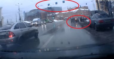 чет мутный какой то перекресток вообще  и разметка прямо ток, и знаки не тудой, а все рно все поворачивают