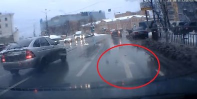 чет мутный какой то перекресток вообще  и разметка прямо ток, и знаки не тудой, а все рно все поворачивают