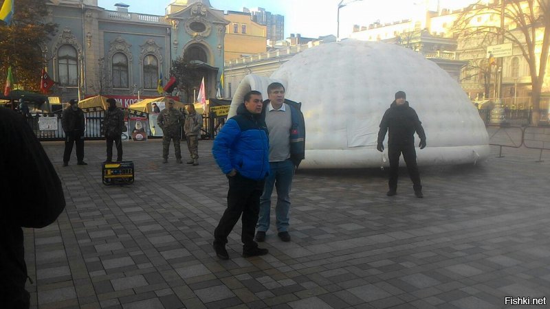 Палатка Саакашвили возле здания Рады.