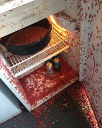 Интересно сколько бабла надо было потратить на этого опарыша? Я всегда не понимал людей которые килограммами сыплют его или червя с мотылем в прикормку на рыбалке!