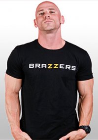 Джонни Синс это лысый из Бразерс.