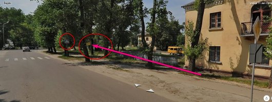 в моём городе табличку прибили к дереву - значит остановка. То что она прямо перед пешеходным переходом и что нет тротуара даже пофик. Как-то чуть не сбил пешехода там, его не было видно из-за стоящего автобуса.