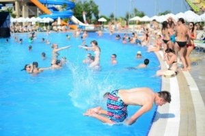 Хоть бы кто книжку ему прифотошопил - смотреть больно.