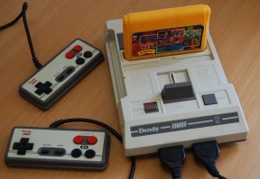 Э нет мой маленький глупенький школьник.. Эту прекрасную вещицу можно было "поставить" только в одно устройство.