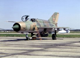 Когда на МИГ-21 поставили пушки конструкторов В Грязева и А Шипунова ГШ-23Л ( 3500 выст/мин) у американских летчиков ходила поговорка, если зашел в хвост МИГ: "успей катапультироваться, иначе верная смерть".
Своеобразным рекордсменом явился лётчик МиГ-21 Ха Ван Тьюк, в одиночку вступивший в бой с 36 американскими самолётами и сбивший самолёт командира американского истребительного авиакрыла полковника Д. Фолина©
