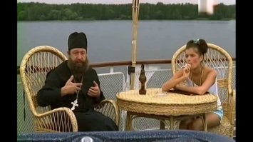 Ты, сынок не смейся.
Батюшка купель потерял.
Ну так, батюшка, конечно, с двух штофов-то...
Причём тут, мы ещё потом с казаками шампанское жрали.
А вы, батюшка, эстет.
Да ну тебя на х...