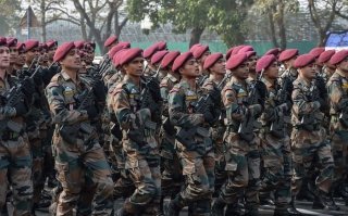 Индийская армия насчитывает 3,5 миллиона человек, в том числе 1,325 млн. активных военных. Численность армии дополняется практические 16 000 наземных транспортных средств, которые включают в себя 3500 танков, а также 1785 самолетов, наряду с ядерным оружием. Индийские баллистические ракеты могут поразить весь Пакистан или большую часть Китая. Нынешний военный бюджет составляет $ 46 млрд,, по правительство планирует увеличить эту сумму к 2020 году, а также модернизировать некоторое вооружение. 
Реальная индийская армия выглядит так: