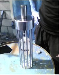 И где здесь смекалка? Обернуть в полотенце, поставить в кастрюлю, разбить бутылку. Стекло в полотенце, водка в кастрюле. Делов-то