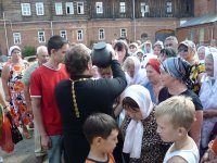 Своих дебилов через край...