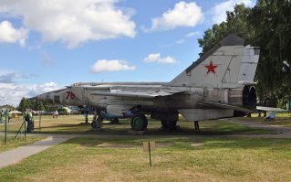 Вернёхен-ский борт с которывм отец попращался в 1988 году, который каким-то чудом уцелел и выжил , с тоял в МАТУГетеперь в Боровой что под минском