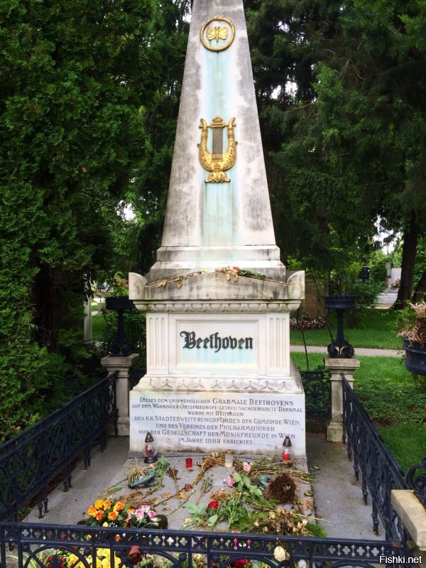 В Вене очень красивое Центральное кладбище - кладбище композиторов