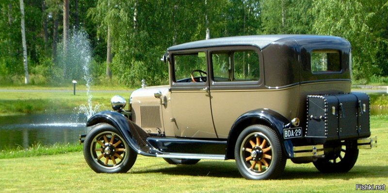 Делать надо было также, как сделали этот Форд-А, так называемый "sleeper" -- полностью переделанная машина с новыми кишками, но выглядящая как оригинальная.