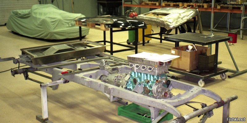 Делать надо было также, как сделали этот Форд-А, так называемый "sleeper" -- полностью переделанная машина с новыми кишками, но выглядящая как оригинальная.