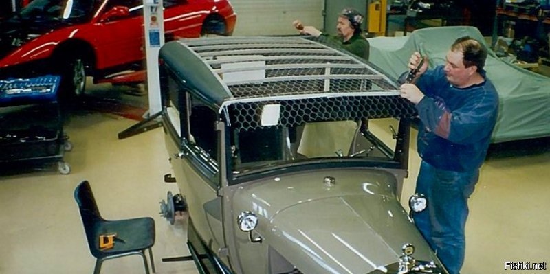 Делать надо было также, как сделали этот Форд-А, так называемый "sleeper" -- полностью переделанная машина с новыми кишками, но выглядящая как оригинальная.